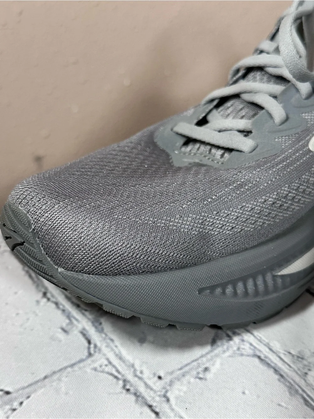 Brooks Ghost 17 Men Running Shoes 11.5 D Primer Gray/Oyster Mushroom 1104421D04